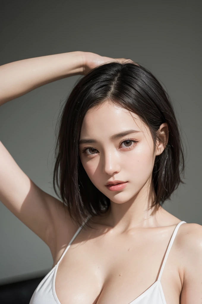 masterpiece、Highest quality、Realistic、超High resolution、High resolution、16k wallpaper、Very detailed、Finer details、Cinema Lighting、A white room with a glass pedestal、A photo of a woman, Symmetrical face、Very detailed顔と肌の質感、No makeup、A small smile、looking at the camera、Detailed eyes、Symmetrical black eyes、Medium short wavy hair、High-quality khaki tank top、nice, Japanese Gravure Idol