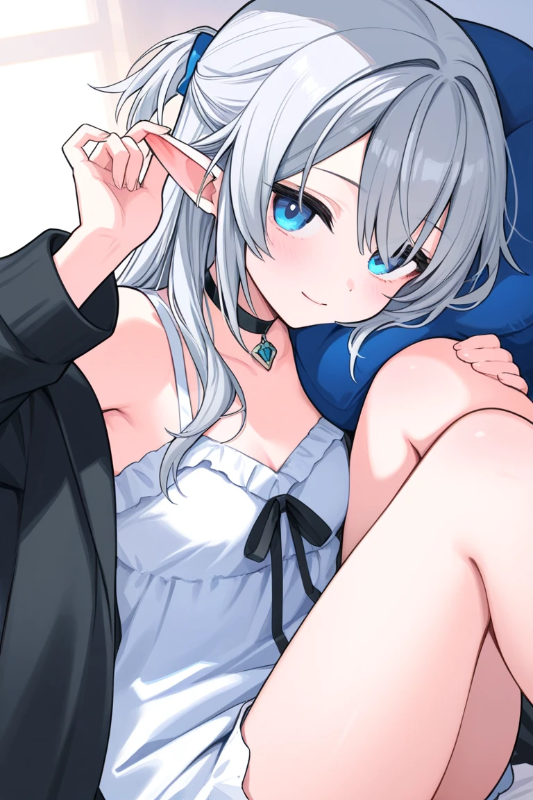 high resolution, Top quality, Perfect dynamic composition, Beautiful and delicate eyes, Off-shoulder、Light human hair、Medium Length Hair, Natural lipstick, College age、Harajuku、Smile、Crouching Figure、M-shaped legs