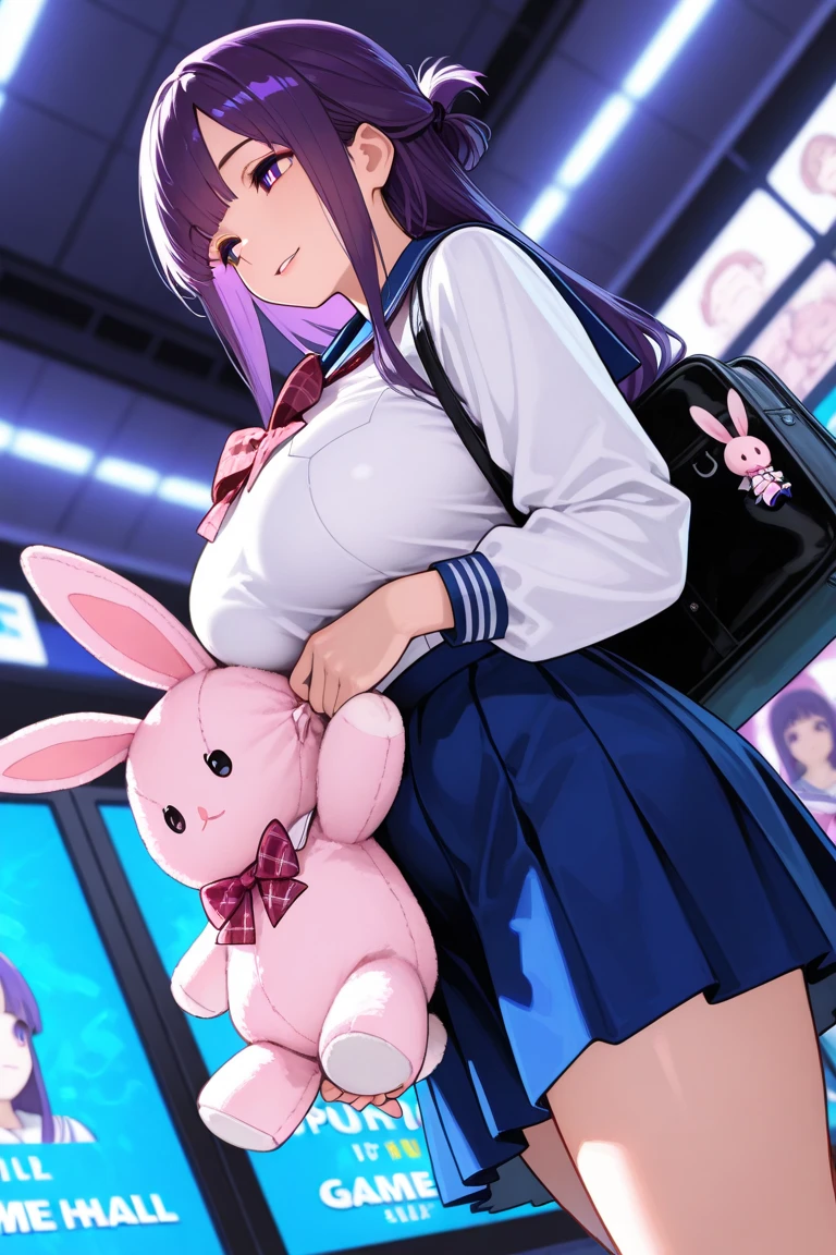 masterpiece，Best quality，Amazing quality，up-to-date，超high resolution，high resolution，up-to-date，Side view，View from below，Dutch angle，1 girl ，perfect eyes，Detailed Eyes，mature woman，齐By bangs，Long hair，hair straight，looking at the audience，Slightly open lips，faint smile，Plump breasts，a sailor suit，untied red plaid bow tie，Pleated skirt in blue color，鎖骨，collared shir，(holding a pink rabbit plush toy)，bookbag，point to，Trinkets，Game hall，Doll catching machine，rich background，volumettic light，Depth of field ，shadowing，fern，By bangs，Purple eyes，purple hair，Lateral hair，平齐By bangs，Bright pupils，Half-tied hairstyle，joy