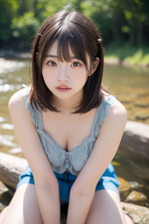 Japanese women、Clothes that do not expose skin、summer、river、Close-up of face and chest、short hair、Medium Hair
