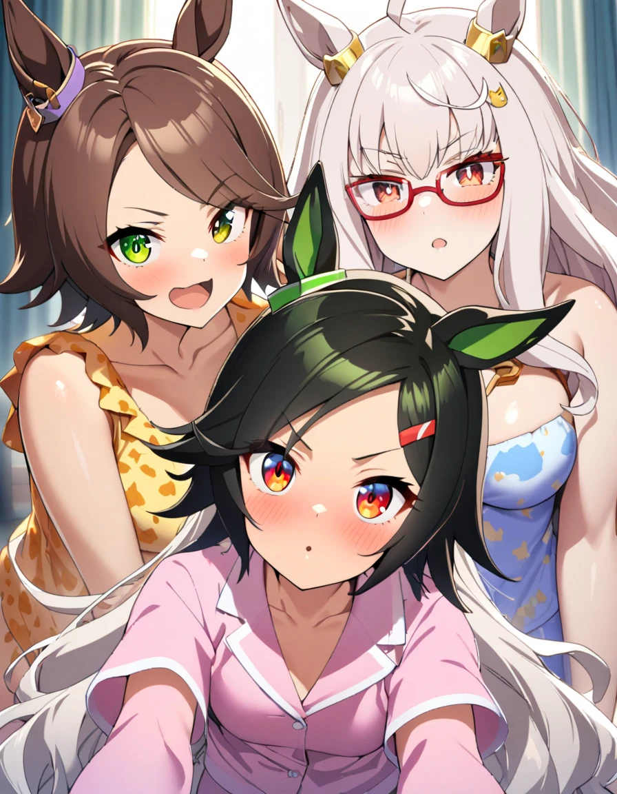 4 naked women wearing transparent aprons, age between 14 and 15 years old