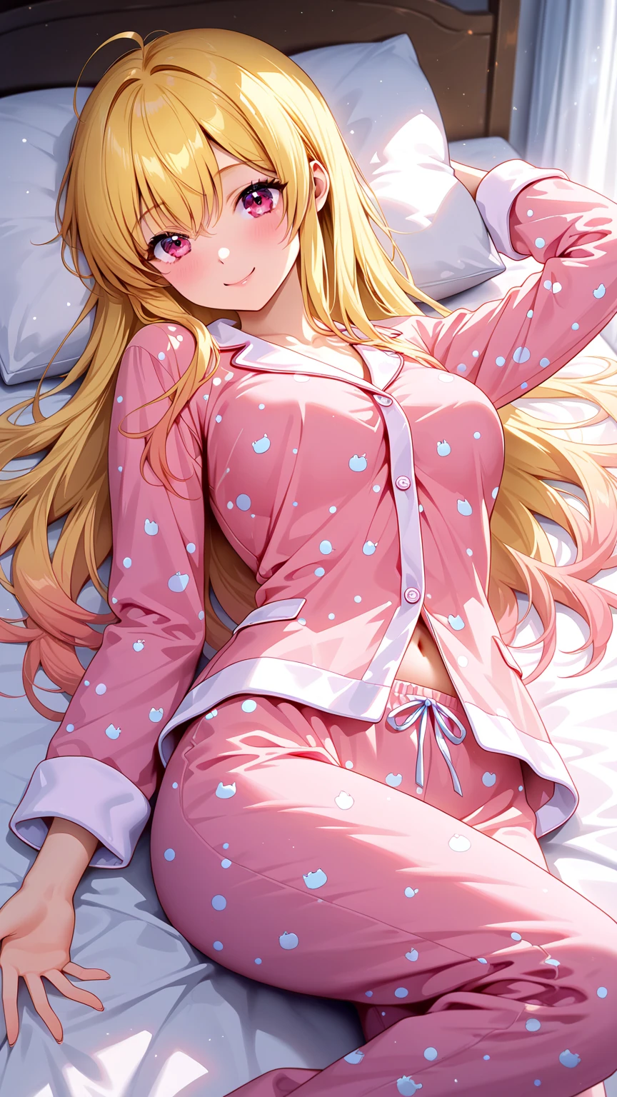 Chica rubia en pijama sexi