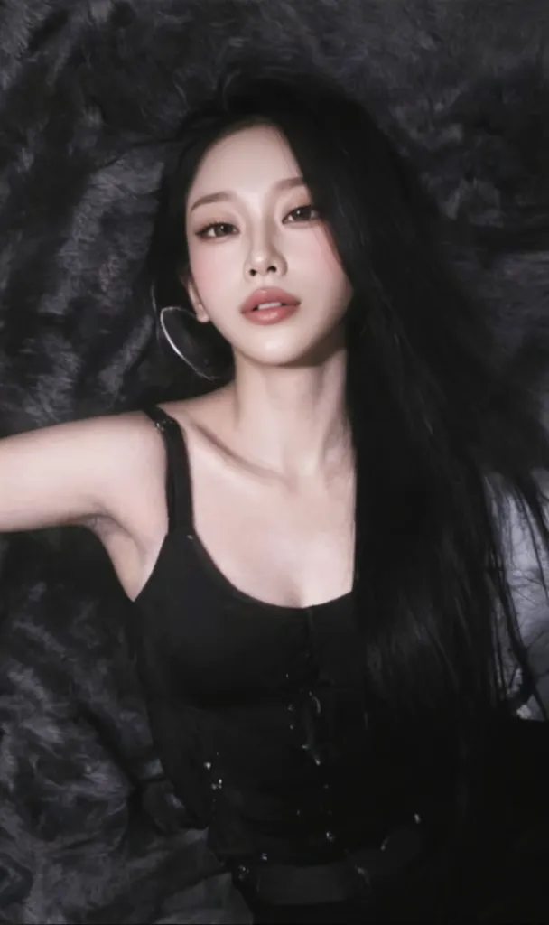 Girls, Bangs, Bare Shoulders, Black Pants, Breasts, Breasts squeezed together, Grey background, Hair between the eyes, Huge breasts, Long hair, View Viewer, Pants, Parted lips, Red eyes, Shirt, Simple background, Sleeveless, Sleeveless shirt, Solo, Turtleneck, V arm, White hair,(Shiny skin),(Masterpiece:1.4),(Best quality:1.4),,Facigirl,Red lips,Perfect abs, belly button, (nipple: 1.5), (sheer areola), nipple, huge, sweat,