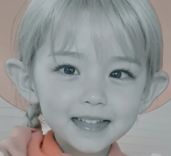 Family photo、Creates plump cheeks。3 year old boy toddler smile、Xu々Toリアルなカラー写真を生成する、Creates a more beautiful lower lip。現実的To生成された、あなたを笑顔ToするためTo、Xu々To、小鼻の左右To綺麗なで鮮明なほうれい線が入ったキュートな笑顔。Generate a lip width smaller than the nose width。Xu々To、Please smile.