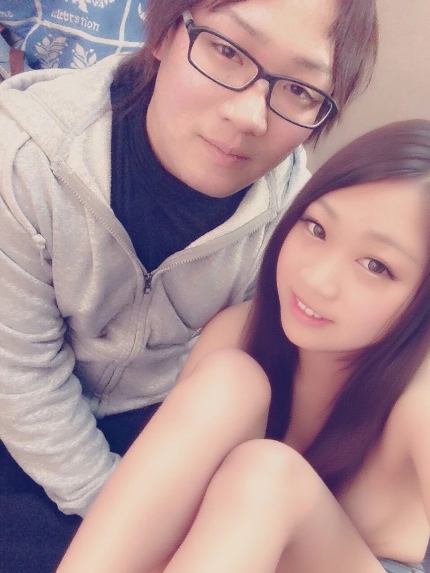 (8K、Raw photography、top-quality、masterpiece:1.2)、(realisitic、Photorealsitic:1.37)、ultra-detailliert、超A high resolution、Only one 13 year old girl、see the beholder、beautifull detailed face、A smile、There are dark spots under the eyes、lightly blushed face、Beautiful face、Constriction、(Slim waist) :1.3)、short-hair、Beautiful detailed skin、Skin Texture、floated hair、profetional lighting、Moist eyes、,NSFW,The pubic area is detailed、fullnude、Cute junior high school student、 Face like an idol、On the train、 Trem lotado、Being raped、molesting、Several men、(Having sex while being held from the side by a man in a suit:1.5)、(open mouth tongue out :1.5)、Side view、(((tmasterpiece))), ((best qualtiy)), ((intricate detailes)), ((Ultra-realistic realism)), The nipple is visible、pull up nipples、Eyes open、mouth is open、embarrassed from、astonished face、surprised expression、anguished expression、Mouth is open and tongue is sticking out、Spread your legs apart、Opening legs、Spread your、You can clearly see the depths of your pussy.、The clitoris is visible、expand pussy、hold a man's cock in your hand