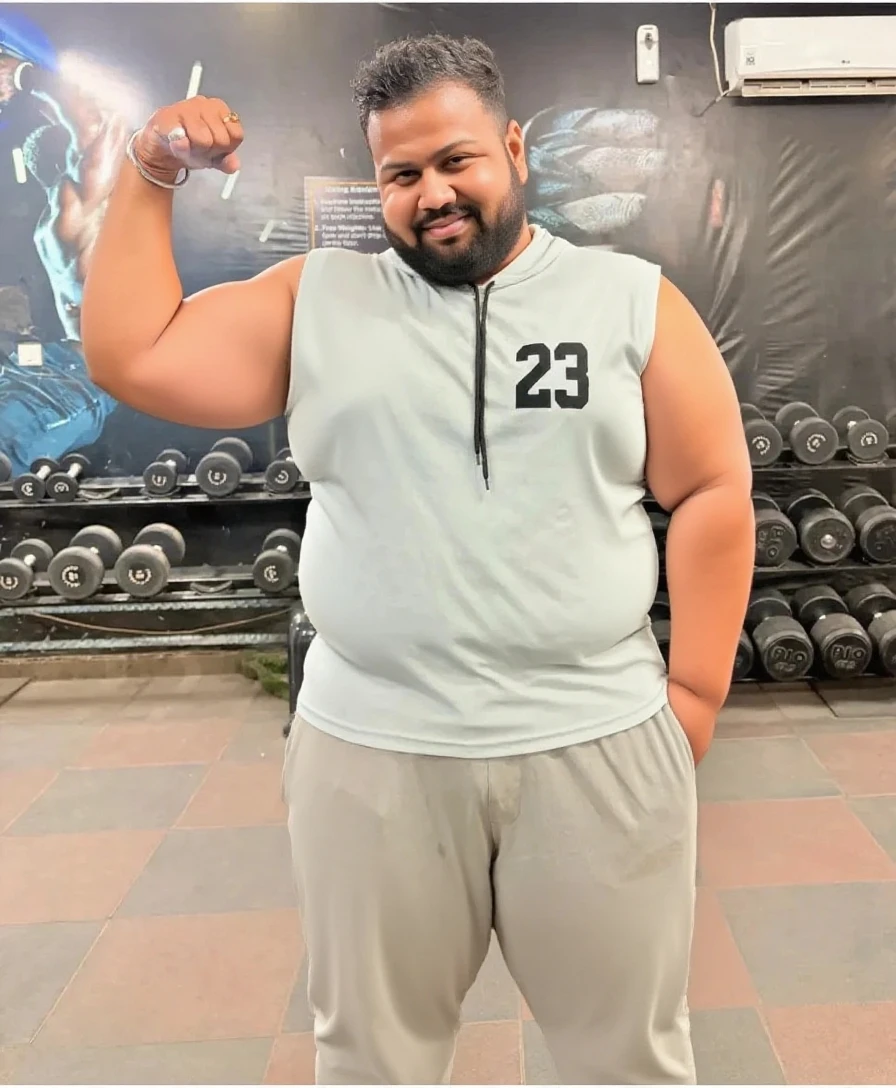 The story of friendship between a sumo wrestler and a gym enthusiast. The sumo wrestler is seen supporting the gym boy, "Ambuj" is written on the boy's t-shirt, the gym is seen in our background, the mix of his strength and muscle makes for a powerful sight