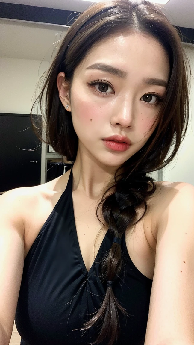Jennie kim, black hair, messy and wavy, full lips, doll lips, large eyes.