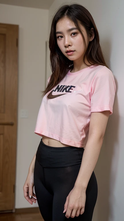 a woman in a pink corte superior and black sweatpants, usando um top cropped sexy, vestindo um top cortados, corte superior, roupas rosa, rosa e preto, com camiseta rasgada, vestindo um top cortado, Physicist : a menor barriga de todos os tempos, Roupa casual, corte superior, wearing corte superior, a menor barriga de todos os tempos, roupas casuais