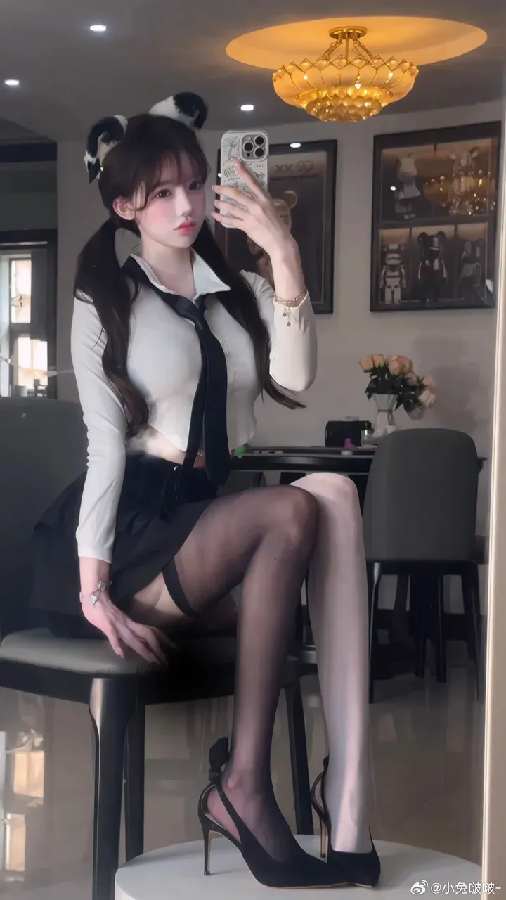 Arakfi sat on the bean bag,Take a selfie with your phone in the mirror, Black socks with suspenders ,blackstockings,lacepantyhose, Anime Barbie in suspender black stockings, Stockings, With black sock suspenders ,blackstockings,lacepantyhose, There are no shoes on the thighs, white with black spots, Wearing white tights, thighs high socks, White tights, wearing in stocking, Beautiful arms and legs, Wearing stockings, close-up on legs