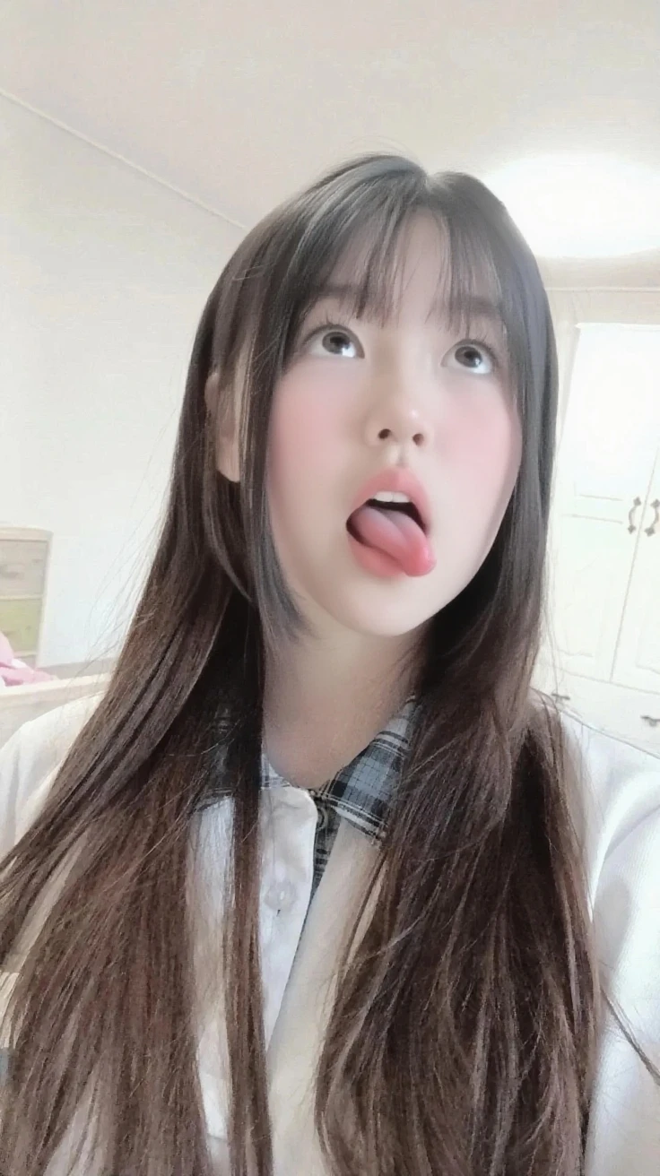 4k、realistic depiction、beautiful image quality、Japanese、beautiful girl、8-year-old、primary school student、女子primary school student口、baby face、Mainly draw the mouth larger、Draw the mouth as the main part of the screen、look up、wide open mouth、tongue、長いtongue、tongueを口から出す、I can see inside the mouth、Open your mouth and show me your throat、Throat is visible、I can see inside the mouth、ヌルヌルのtongue、Plenty of saliva、綺麗なtongue、汚れたtongue、臭いtongue、