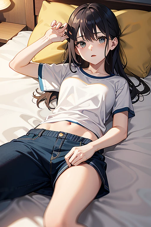teens girl、Lie down、Holding your thighs、tshirts