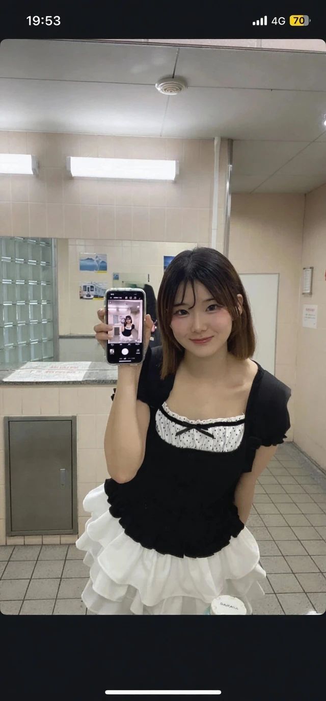 8K, high resolution, masterpiece, photorealistic,Tight T-shirt,A T-shirt that shows off your bust, Large Breasts, Big Tits, Patsy T-shirt, Pink small t-shirt, Accentuates the bust line clearly、 Accentuate your breasts, Very swollen breasts, K-Cup, Tシャツから胸の形が分かるほどにLarge Breasts,There are two nipples、Big cleavage、Exposing cleavage