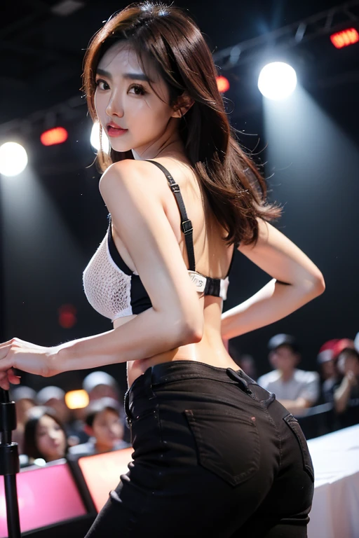 masterpiece，charming，pretty，slim，No excess meat，Smile