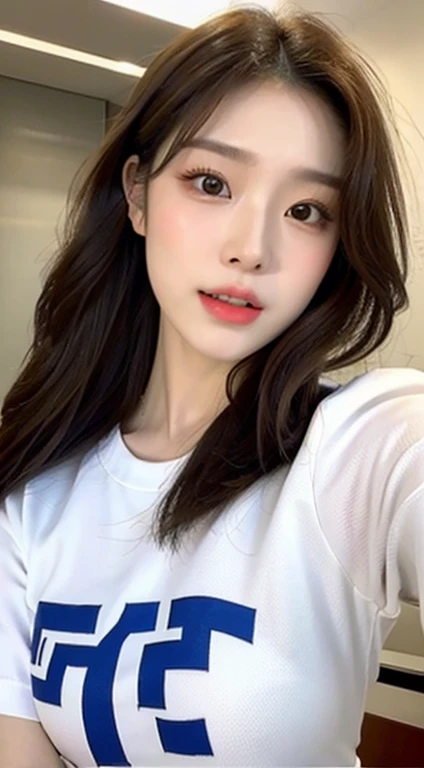 Arafed asian woman with long black hair and a blue shirt, Ulzzang, linda mulher sul-coreana, bae suzy, Lalisa Manobal, Sun Yunjoo,  coreana, com rosto redondo, linda jovem coreana, Heonhwa Choe, Jinyoung Shin, jaeyeon nam, linda jovem coreana, com franja, young lovely korean face