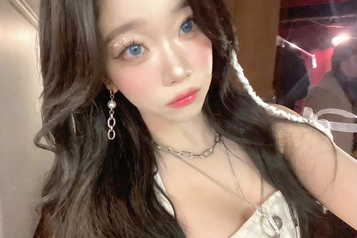 a close up of a woman with long hair wearing a choke, cruel korean goth girl, kanliu666, ulzzangs, sakimichan, Shin Jinying, Choi Hyun-hwa, jisoo from blackpink, bbwchan, wan adorable korean face, Korean girl, jisoo of blackpink, jaeyeon nam, 1 8 I whole body