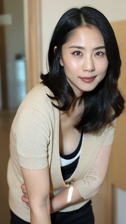 (8k、 RAW Photos、Highest quality、 High resolution:1.1)、 (超Realisticな:1.4)、(Realistic、 Realistic:1.3)、The Beauty of Japan、((Upper Body:1.3))、Grabbing baby dolls and bare skin、holding panties 、 (プレゼントとしてのDirty pantiesー)、(Detailed silk panties:1.1)、Focus Panties、(blush:1.3)、(Dirty panties:1.3)、With an embarrassed face、Bobcut、Cleavage、Covered nipples