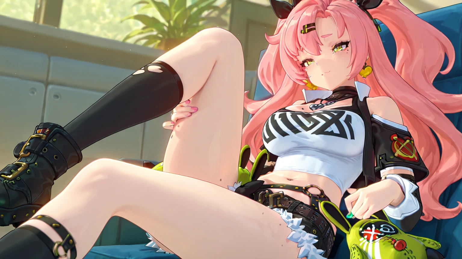 sweetheart，比基尼，sit on a bed，Feet on the table