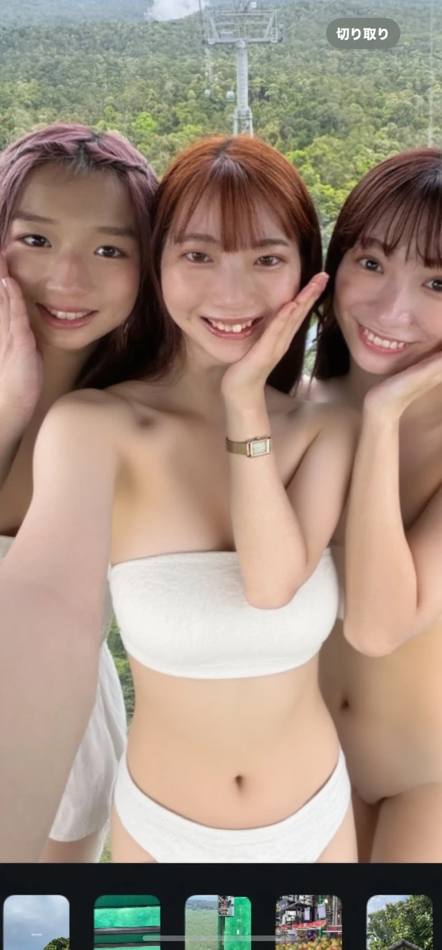 Very detailedな CG Unity 8k 壁紙, Highest quality, Very detailed, masterpiece, Realistic, Realistic, Very detailedな日本のかわいい女の子, young, blush, Round eyes, Semi Body Shot,  High-resolution RAW color photos, Professional photos, Portrait of sexy girl、Anatomically correct body shape、Healthy body shape、Brown medium hair、smile、(naked:1.5)、Write your hair、Front view、Show your side、Avoid the same pose、Twin girls、Selfie for 2 people,全naked,Full nudity、Outdoor、bright、You can see the ocean、Sandy Beach、One Piece Tan,In line、Commemorative photo、Armpit hair、Smiling with teeth showing