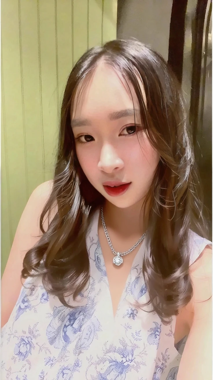 chica araffe haciendo un signo de la paz con los dedos, dilraba dilmurat, chen xintong, leve sonrisa linda, xisionwu, jaeyeon nam, sha xi, ruan jia hermosa!, li zixin, wenfei ye, Sonrisa encantadora, Lalisa Manobal, luji, xianxia, Weibo, linda actriz coreana