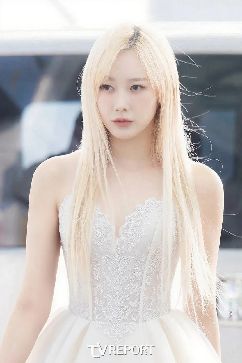 (((Crystal Body)))、(Best Quality, 8K, masutepiece: 1.3), One girl,((Transparent transparent body、Full body with transparent background))、 (Golden hair and delicate fashion sense), Slim Leg,((The whole body is glass)), (slim:1.5), High resolution face,Beautiful Korean, (Kpop Idol),Solo,see through, Shiny hair, (huge-breasted:1.4)、(torn:1.3),(NSFW),(slimey:1.5)、Flowers are blooming under your feet