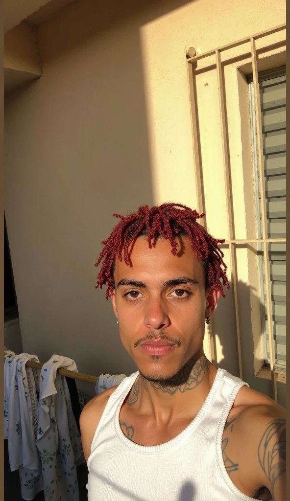 there is a man with a tattoo on his chest taking a selfie, 2 1 selvagem, curls on top of his head, taken in the early 2020s, xxxtentacion, com cabelos ruivos cacheados, Livros Playboi, Afro vermelho, Lil Uzi Verde, ele tem cabelos castanhos curtos e cacheados, inspirado em Willian Murai, Tiroteio de Sakuga