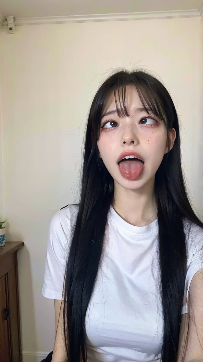 mulher arafada com longos cabelos negros e um anel no dedo, ela tem cabelo preto com franja, Ulzzang, corte de cabelo preto hime, o corte Hime, sui ishida com cabelo preto, 🤤 retrato de , cabelo preto com franja, cabelo preto ondulado com franja, cruel korean goth girl, cabelo preto e olhos grandes, garota cara fofa