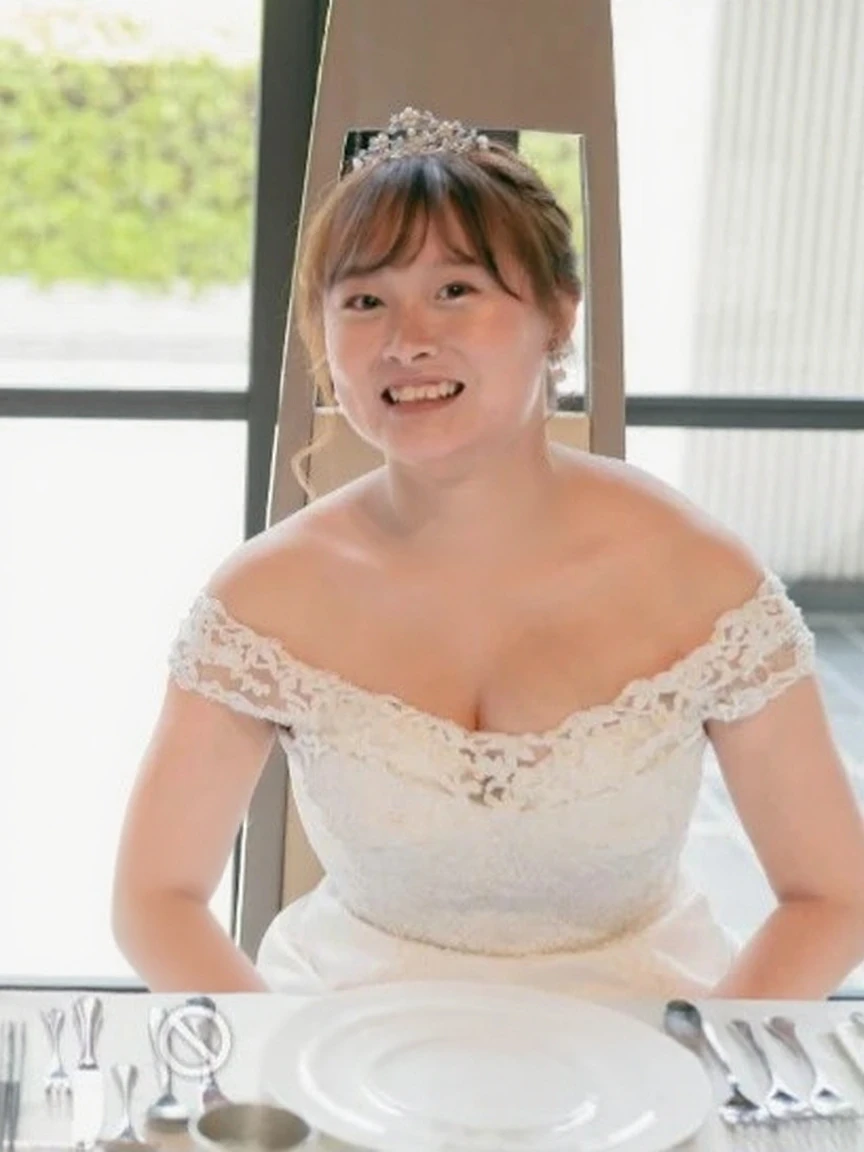 masterpiece,best quality, (Honey. Clerk:1), ((portrait:1.3)), Cross your arms， Smile，Transparent dress，Long legs，Skin Ultra Detail，Real skin texture，Cleanse pores，panoramic，Upturned buttocks，Beautiful young Japanese woman in her 40s,  Perfect face, Large Breasts，Obese body，Looks great,  (Detailed facial features),  Clean and nice face，