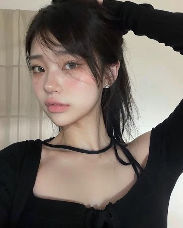 Wonyoung from IVE face, foto realista, ultra HD, 8k, big juicy lips 