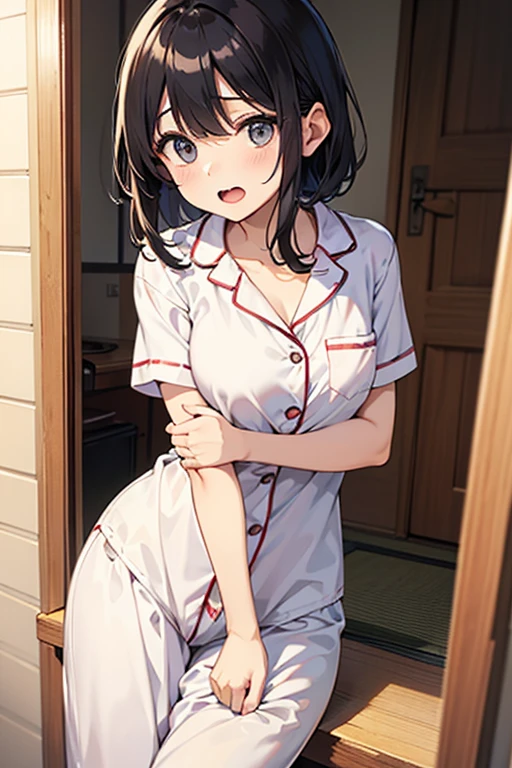 (One girl)、smile、Embarrassed、nurse、nurse、bed、From below、Dark brown short hair、Dark brown eyes、Spread your legs
