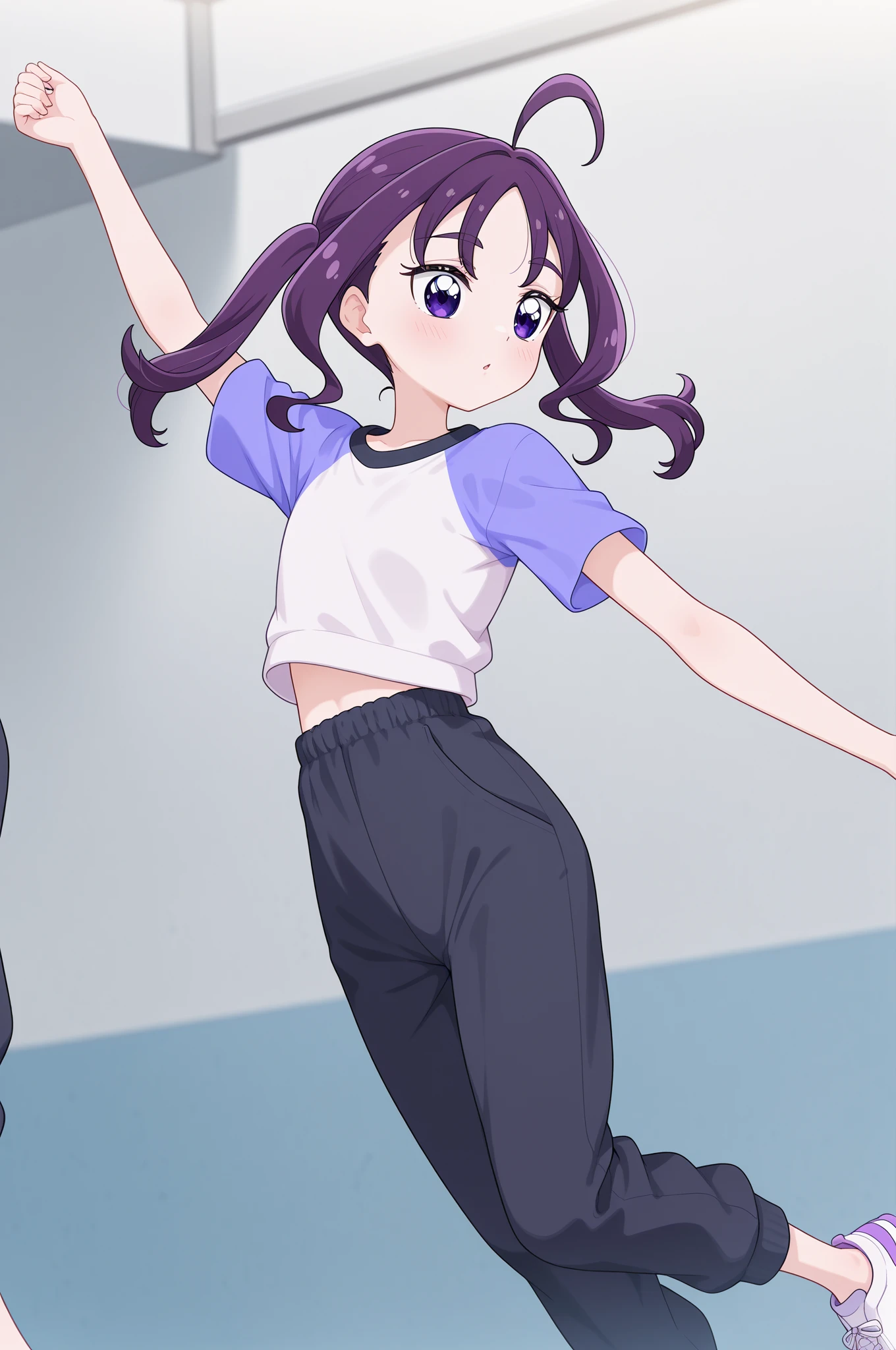 Hifumi Mitokimoto、Hifumi Takimoto、Lift your legs high、Long Hair,Closed Mouth、smile、bangs、blue eyes、ponytail、Purple Hair、Hair Bows、high quality、Kick、Lift your legs、Raising his leg、、Shooting from the front、lovely、pants、White T-shirt、白色のcamisole 非常に詳細な顔, Perfect lighting, Extremely detailed CG,camisole、Shorts