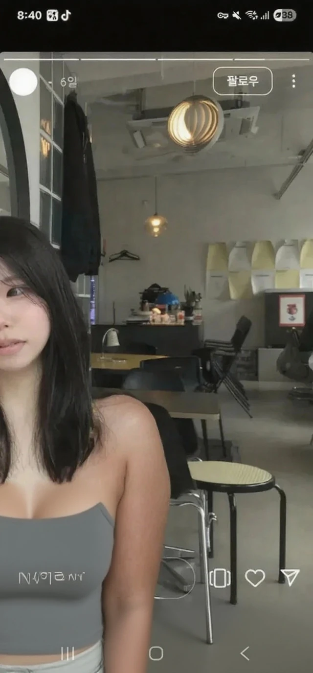 ((Women standing side by side:1.3))、((2 girls))、((highest quality、 masterpiece、 Photorealistic、 Super detailed、 超High resolution、 born:1.3))、((8K、High resolution、masterpiece:1.2))、High Detail、((Super detailed))、((Young face))、((Small breasts))、Flat Lighting、Realistic Background、(Baby Face)、Slim Waist、Small breasts、Japanese、nsfw、(naked:1.3) 、Bunny ears、playboy bunny 、black bunny girl headband 、Beautiful nipples、(Beautiful pussy)、Perfect nipples、(An empty coffee shop at night)、(All naked)、Highly detailed nipples、Narrow waist、Very smooth skin、Fishnet tights、Knee-high boots、Knee Shot、hand up、Standing、Happy Smile、