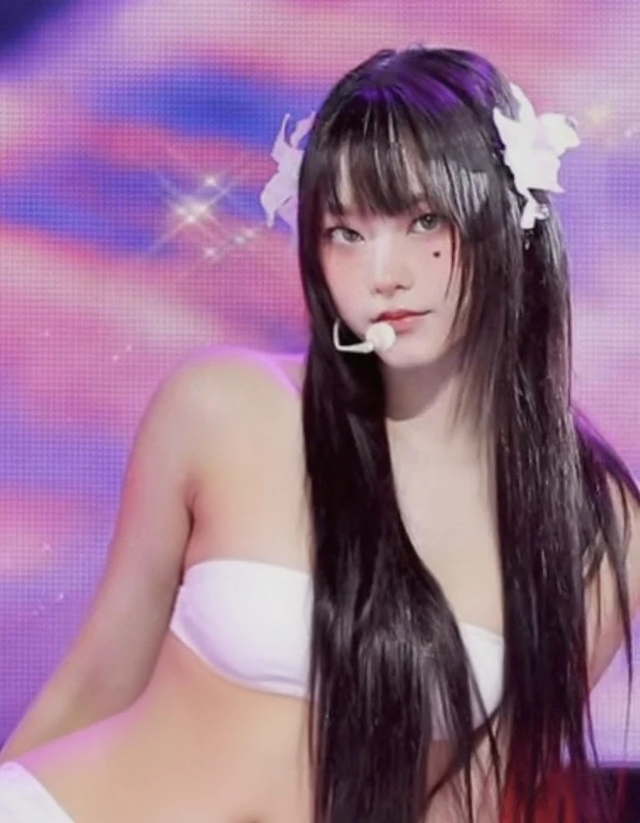 real girl pictures，timid, young and cute，A 15-year-old Japanese beautiful idol with a loli face and cute smile, loli loli，baby face，thin and short，long hair，ponytail，bangs, (thin thighs)，Completely naked，While in the spotlight on the bed on the stage, my favorite loli idol has intense sex with me, who is also a fan.，She opens her pussy nicely and shows it to the camera，beautiful nipples，Naughty  face pervert idol