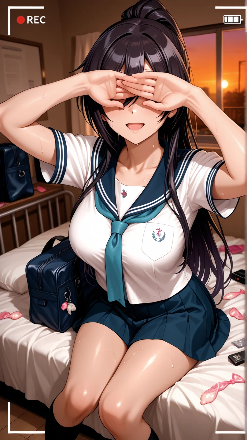 Vagina llena de semen con ropa de colegiala desnuda