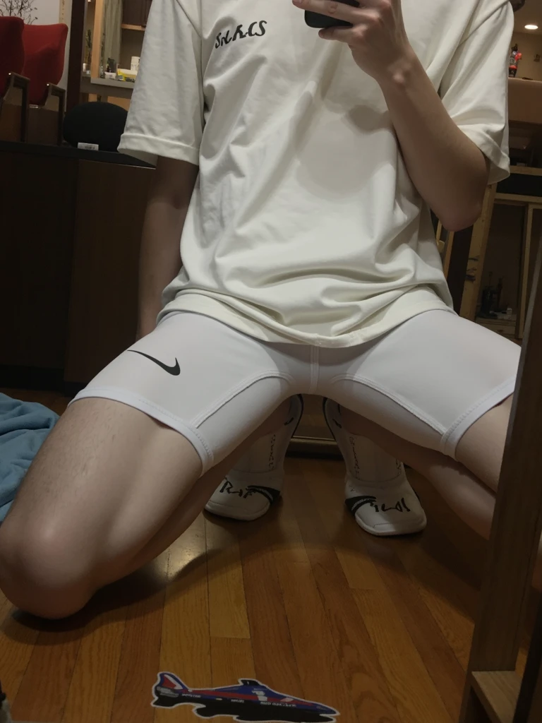 (absurderes, A high resolution, Ultra detailed),((Masterpiece)), ((Best quality:1.1)), high resolution, 8K,male people,1boy, (Crotch bulge:1.2), shaded face, (White crew socks:1.1), (White ribbed socks:1.2), no-show socks, Invisible socks, Toes under socks, Shorts,Seamless socks, (puffynipple :0.8), (From below:1.1),
male people,Elaborate Eyes, view the viewer, Short hair, Facial, hand on knee, Handsome,rays of sunshine,male,Raise your feet,full bodyesbian,Masculine
Seating on the steps of the school staircase,comic strip, Indoors, look