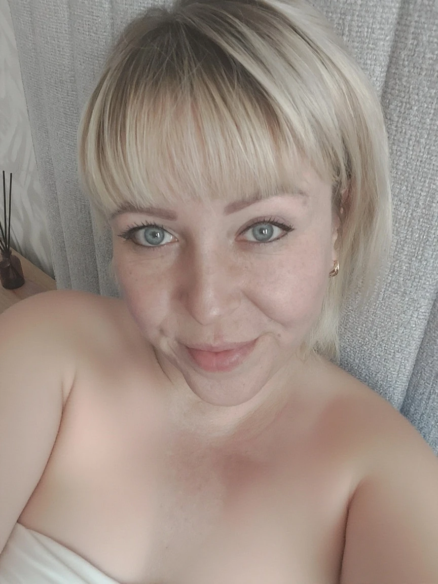 Realistic,beautiful older woman,80 years old,curly hair,sexy,smile,busty