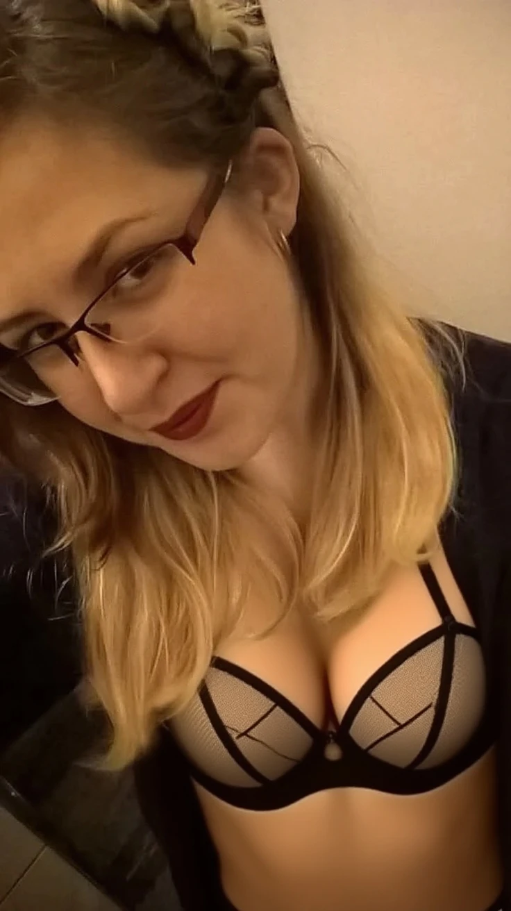 Show naked breast, c-cup naked breast, topless, no bra