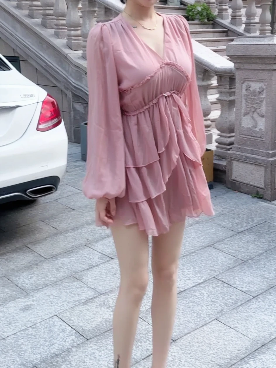 mix4, 20d, solo, long_hair, shirt, dress, high_heels,full_body, look_at_viewer, (8k, RAW photo, best quality, masterpiece:1.2), (realistic, photo-realistic:1.37), professional lighting, photon mapping, radiosity, physically-based rendering,