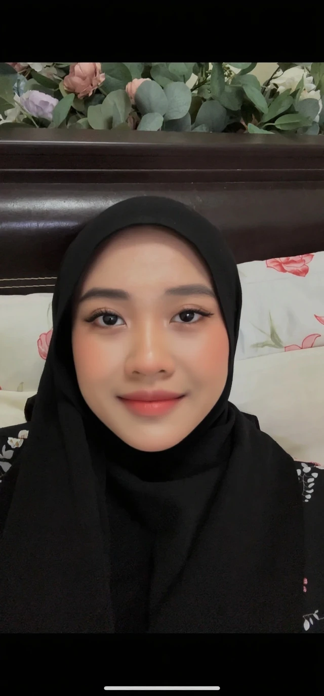 ((Best quality, 8k, Masterpiece :1.37)), postion:sitting, style model, she wears hijab, beautiful face, 1 woman, ultra detailed face, ultra detailed body, busty body, lips smile, Beautiful detailed eyes, eyes korean, detailed nose, pretty seduced face, Natural Lip, she has big perfect breasts, she wears purple lingeries, really big perfect boobs