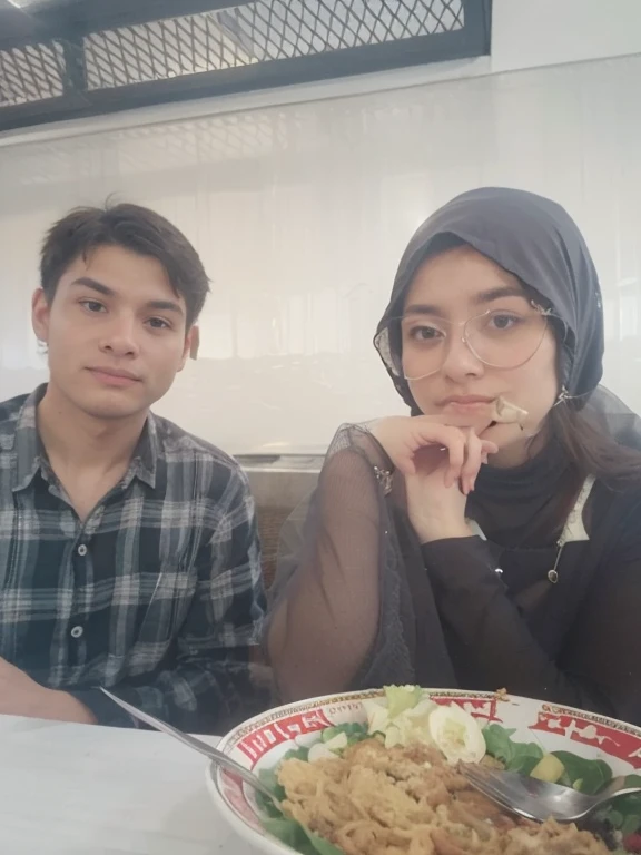 full body, (natural skin texture, hyperrealism, soft light, sharp), (cowboy shot), artistic photoshoot,  maxine_caufield_byammpu, detailed freckled face, detailed eyes, short hair, brown hair, blue eyes, freckles, maxine_caufield_byammpu,  shirt, flat chest, OverallDetail
, covered breasts,  