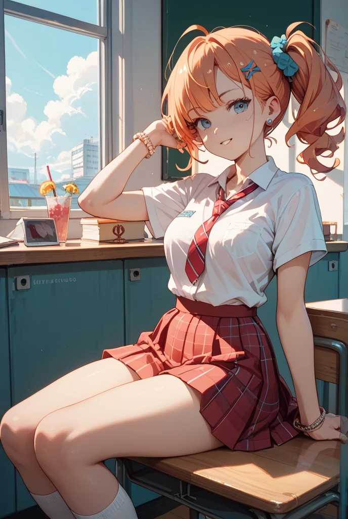 Colegiala, chica pelo rojo, falda muy corta,  trasero grande, parada muestra la cola, medias largas ajustadas
