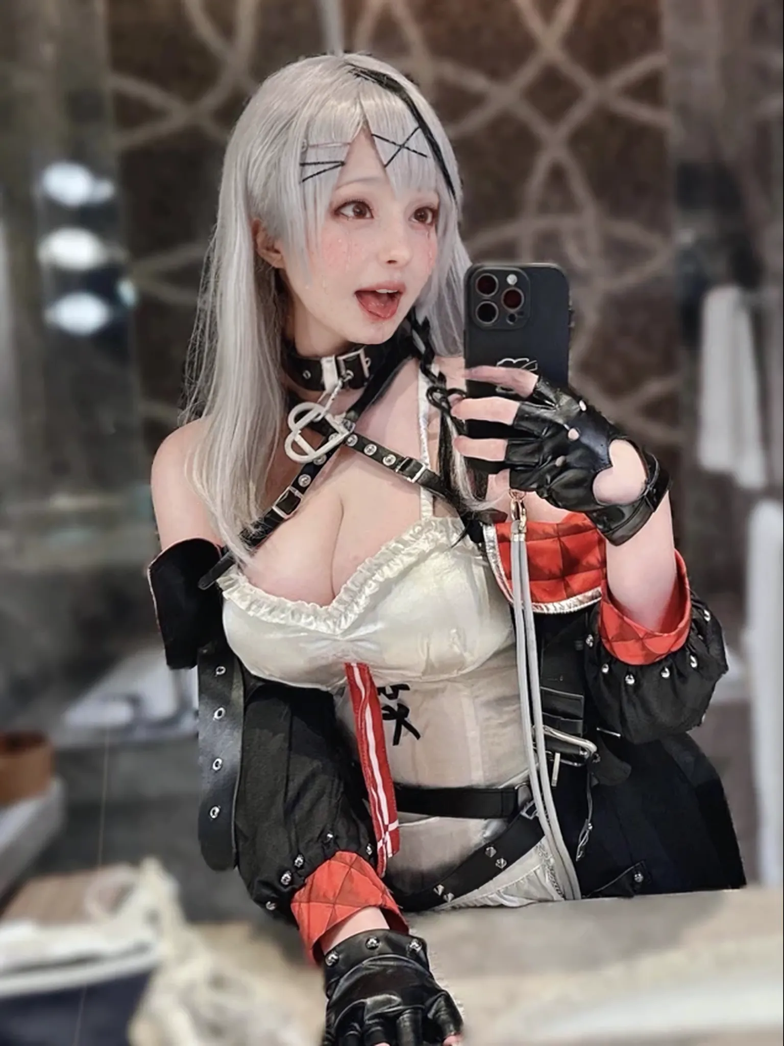 Cold Queen，box full of swords images, wing, succubus theme，the fallen angel，Excellent，scary，secret terror，tentacle，have eyes，The Uncanny Valley effect，little beast blood moon，Skeleton skeleton，vampire，hell fire，
