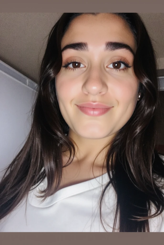 Selfie de rosto de mulher sexy sorrindo, de blusa de frio