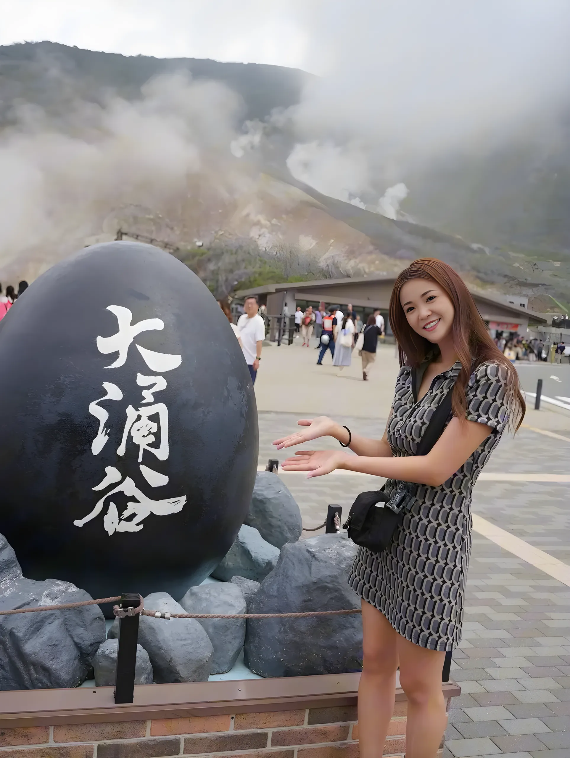 mid night:2.0, (top-quality、8K、32K、masterpiece、nffsw:1.2)、Photo of a cute Japanese woman、large full breasts:1.5、bobhair、Deep V-neckline slip dress, a necklace、frombelow、looking at the viewers、(Luster of sweat-soaked skin:1.0)、(hair wet with sweat:1.0)、Old open-air campsite:1.5、mid night:1.5、Big campfire:1.5、Messy garbage:1.2、 Spree、Performing a bizarre dance with large torches in both hands:1.5, ((Open legs))、Sexy sweet laugh、Spread your arms、 Show me the armpits、Show me your panties:1.5, Trees that get messed up:1.2,