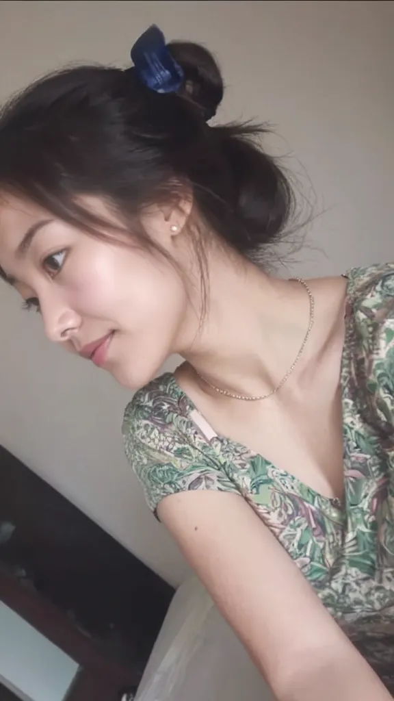 Remove her clother and show 