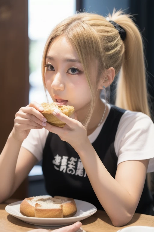 Blonde、Gal、Eating cream puffs