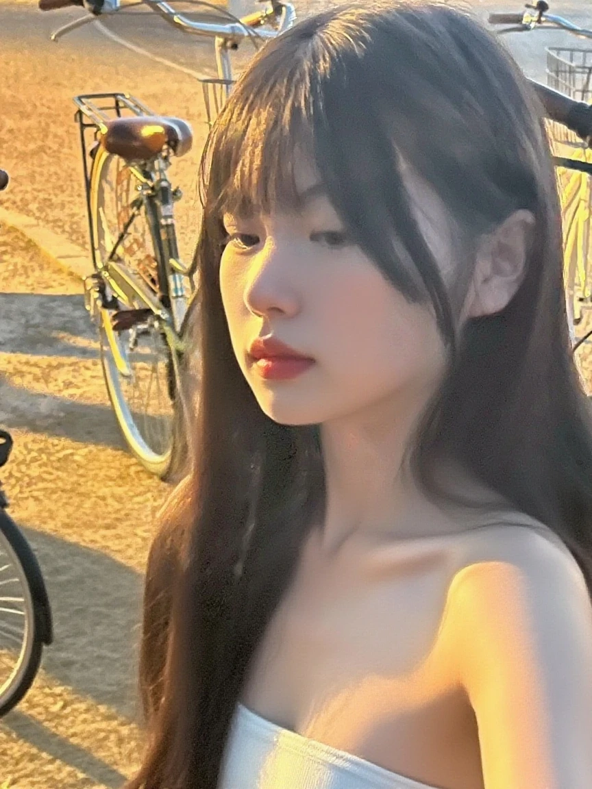 Beautiful girl, pale skin, black hair, loose hair