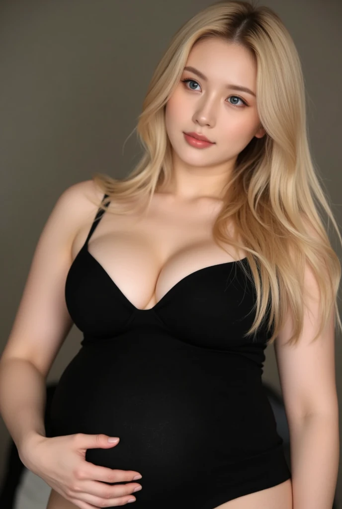 Pregnant women、Caucasian、Blonde、Clothing、Sleep in bed