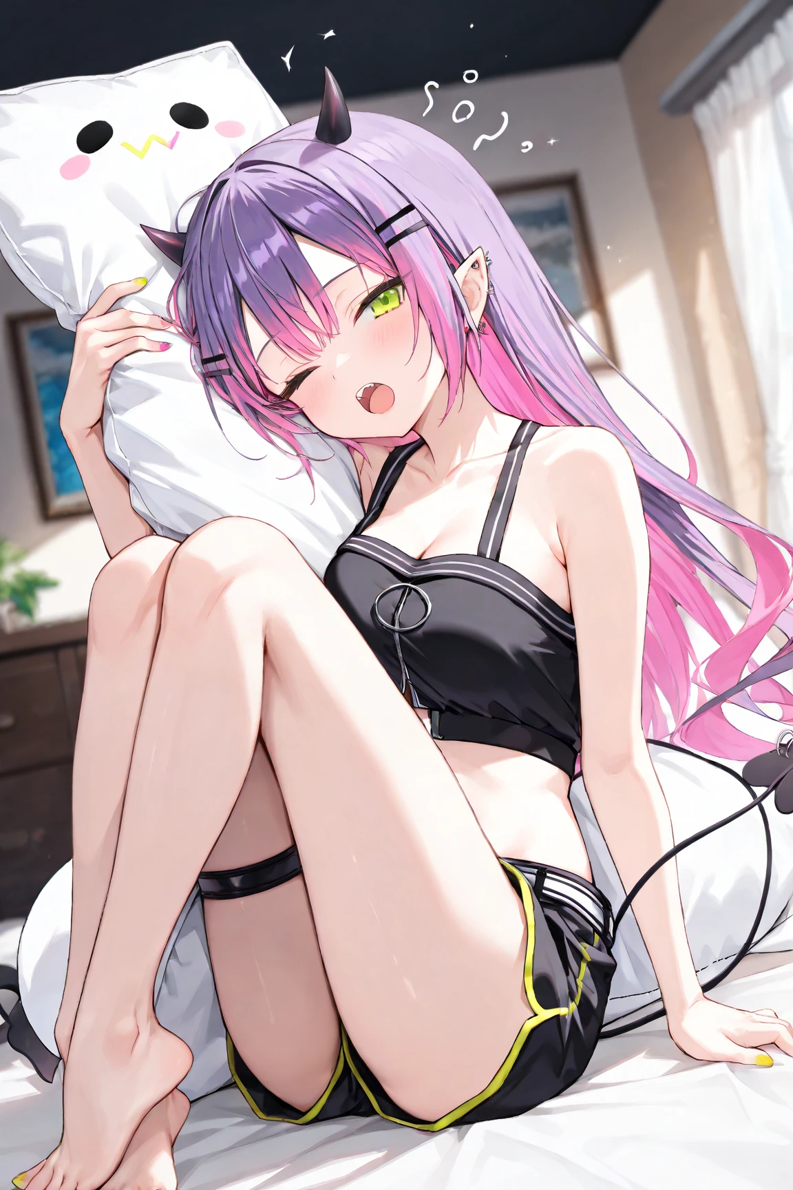 Lying down、On the bed、My butt is itchy