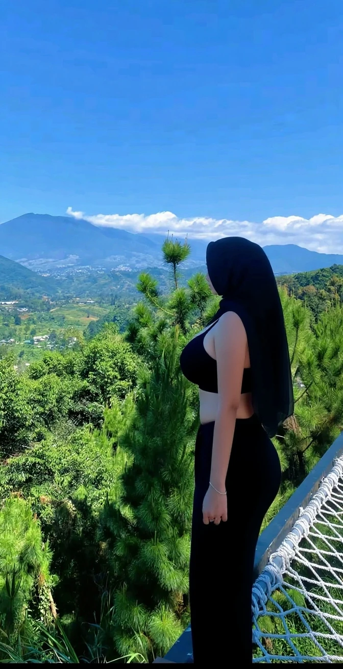 8K,best quality,Work,Very detailed,ultra high definition,feels,beautiful wallpaper,best masterpiece,Tyndall effect,Reality,Highest rendering,extremely beautiful face,Ultra High Definition,exquisite facial expressions,Detailed description of face,Delicate hair features,look up,hair past shoulders,best quality,extremely high resolution。The heroine is sitting on her knees in the antique hot spring pool,take off shoulders,clavicle,White bellyband,belly button,lender jade legs,grapefruit model: Character 2, CFG scale: 7, Hire high-end talents: 1.5
