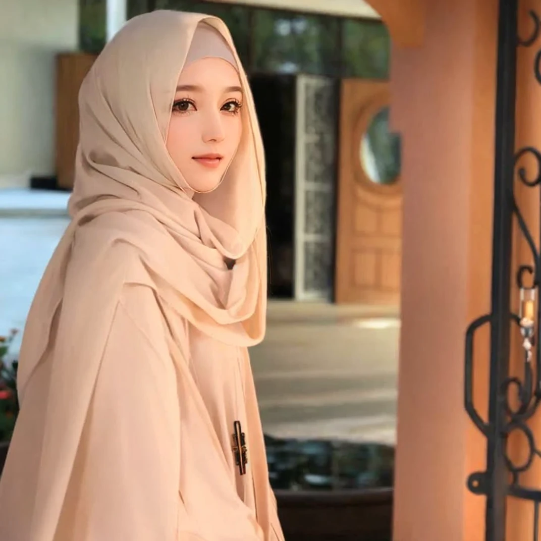 beautiful young woman, 1girl, majestic hijab outfit, detailed face, alluring eyes, full lips, outdoor setting, selfie, soft lighting, warm colors, best quality, 4k, 8k, highres, masterpiece, ultra-detailed, realistic, photorealistic, photo-realistic, cinematic, beautiful detailed eyes, beautiful detailed lips, extremely detailed face and eyes, long eyelashes, intricate clothing textures, elegant posing, warm smile, romantic atmosphere